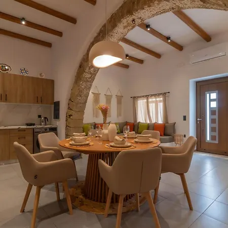 Antonis Traditional House *