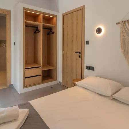 Antonis Traditional House