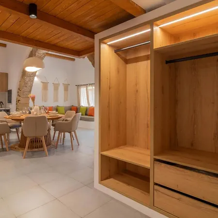 Antonis Traditional House *